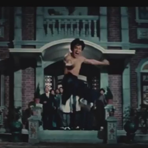 喜欢被多个男人咬奶头正常吗
